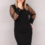 Kobieca sukienka w groszki czarna