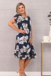 Letnia zwiewna koktajlowa niebieska sukienka w kwiaty