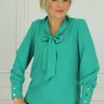 Niezwykle elegancka kobieca bluzka z kokardą zielona