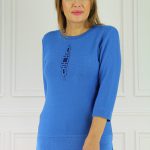 Luźna kobieca bluzka z aplikacją niebieska