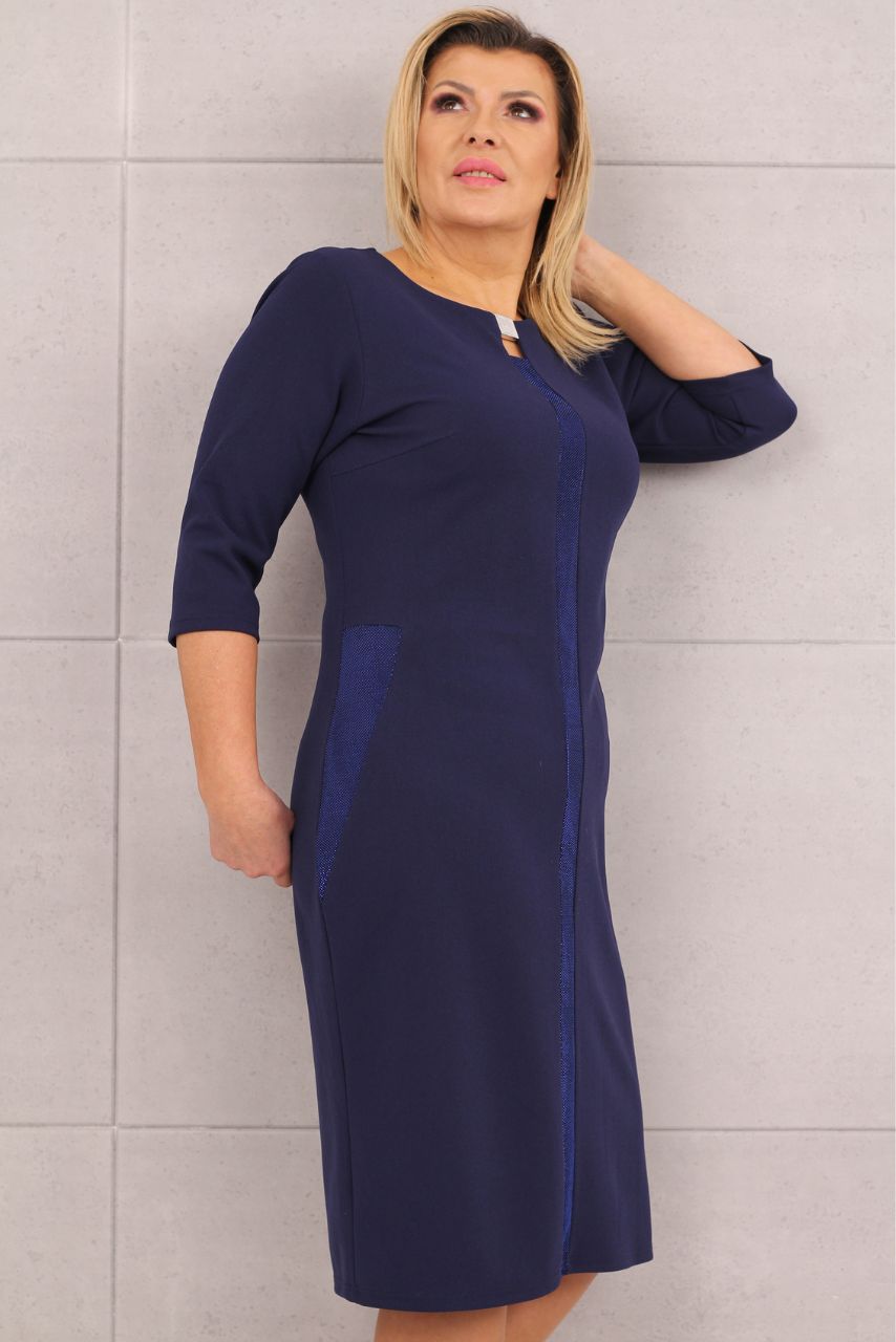 Wizytowa sukienka z ozdobnym dekoltem granatowa