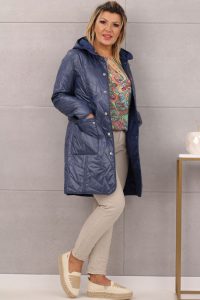 Lekki pikowany płaszcz z kapturem