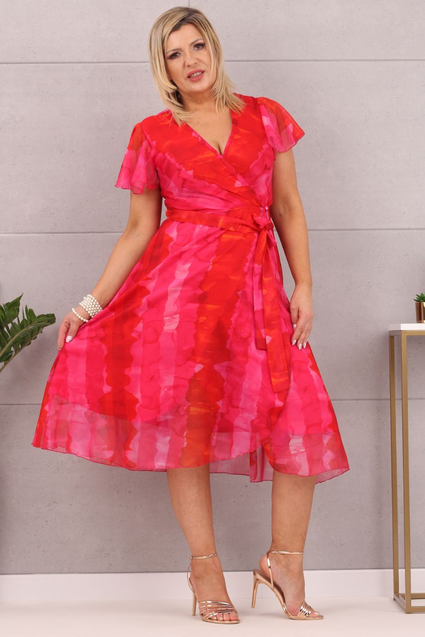 Rozkloszowana sukienka midi wzory fuksja