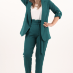 komplet-damski-garnitur-marynarka-spodnie-butelkowa-zielen (10)