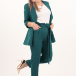 komplet-damski-garnitur-marynarka-spodnie-butelkowa-zielen (8)
