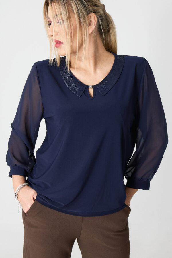 Bluzka plus size granatowa z kołnierzykiem – moda dla puszystych kobiet