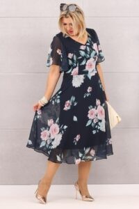 Sukienka kobieca zwiewna w kwiaty granatowa