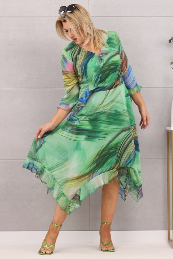 Zwiewna lekka sukienka wizytowa z falbankami zielona