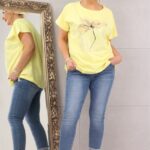 Klasyczna bluzka t-shirt z dżetami w kwiaty żółta