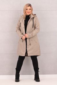 beżowa parka z kapturem