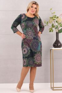 Ołówkowa dzianinowa sukienka za kolano