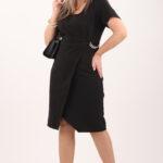 czarna-wizytowa-sukienka-plus-size-z-ozdobnym-lancuszkiem (9)