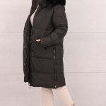 Długa pikowana kurtka z odpinanym kapturem czarna