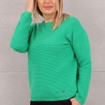 Sweterek w prążki zielony