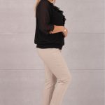 bluzka-damska-z-zabotem-czarna (4)