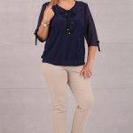 bluzka-damska-z-zabotem-granatowa (4)
