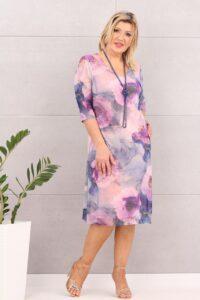 Elegancka sukienka rozkloszowana we wzory kwiatowe różowa