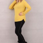 Sweter z ozdobnymi guzikami żółty