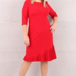 Elegancka sukienka czerwona za kolano z plisą