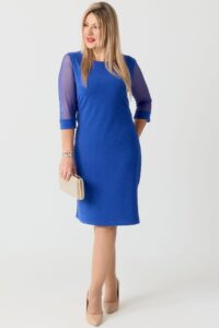 Elegancka błyszcząca sukienka plus size – wizytowa moda dla kobiet
