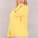 Sweterek damski z guzikami żółty