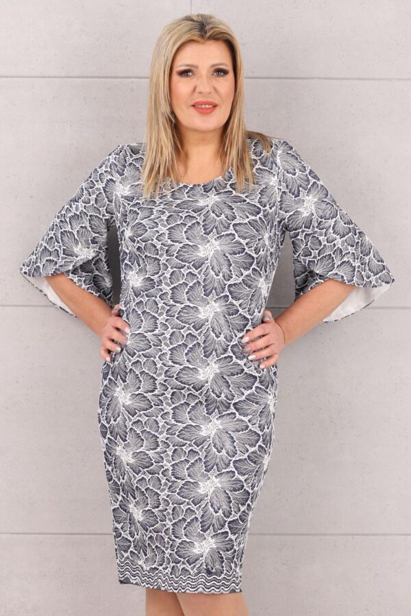 Błyszcząca sukienka z szerokimi rękawami