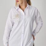 Klasyczna koszula plus size biała – moda dla puszystych kobiet
