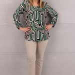 Wzorzysta bluzka damska zielona z marszczeniem