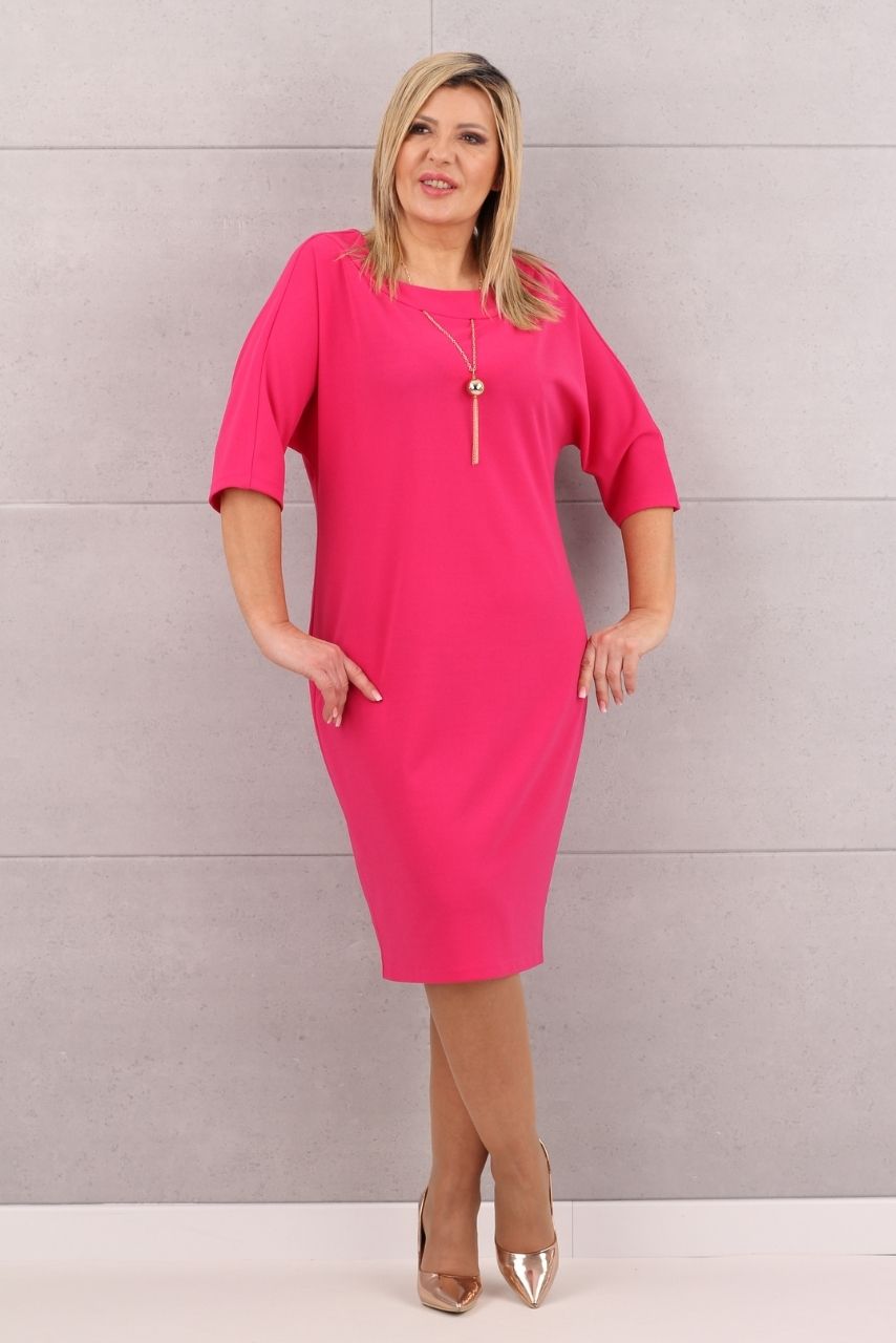 Elegancka sukienka z naszyjnikiem różowa