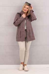 Kurtka wiatrówka damska z odpinanym kapturem fioletowa