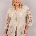 Lekki beżowy kardigan zapinany na guziki