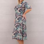 Wzorzysta rozkloszowana kolorowa sukienka orientalny wzór