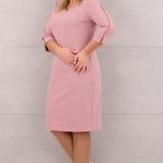 Gładka sukienka z rozcięciami pudrowa