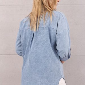 jasna-koszula-jeansowa-damska-oversize (3)