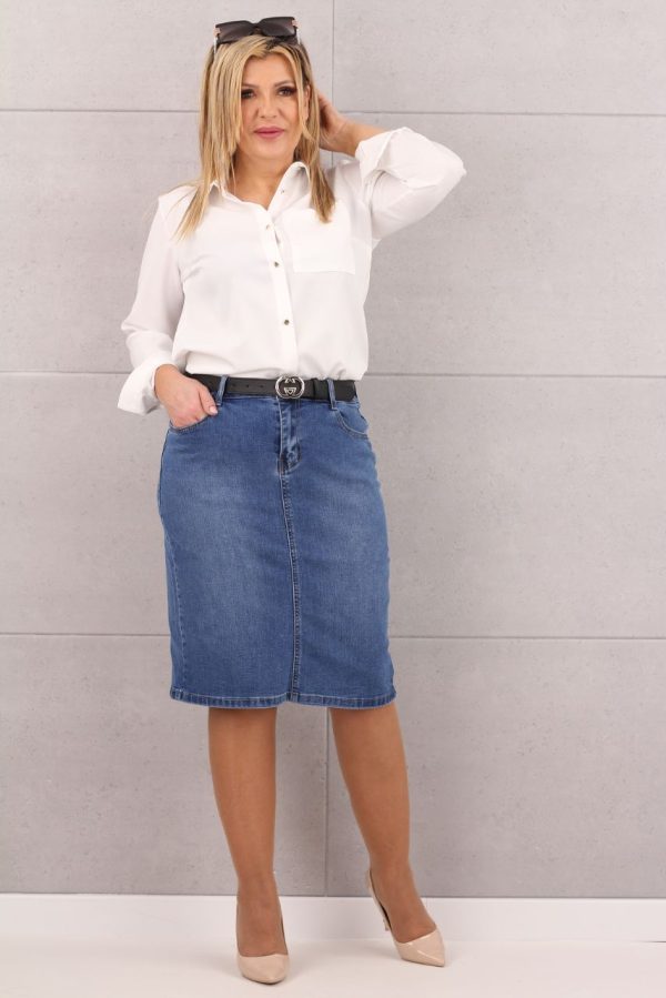 Ołówkowa spódnica jeansowa z paskiem
