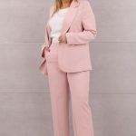 Luźny elegancki garnitur damski pudrowy róż