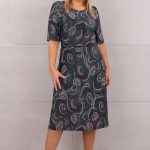 wzorzysta-rozkloszowana-sukienka-midi-we-wzory (2)