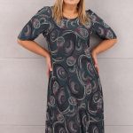 wzorzysta-rozkloszowana-sukienka-midi-we-wzory (3)