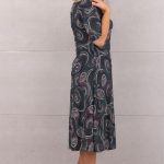 wzorzysta-rozkloszowana-sukienka-midi-we-wzory (5)