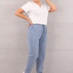Spodnie mom fit z gumką w pasie niebieskie