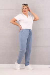 Spodnie mom fit z gumką w pasie niebieskie