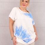 Biała bluzka oversize w niebieskie wzory