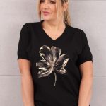 Bluzka damska plus size z kwiatem czarna