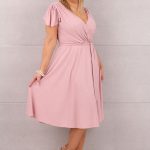 Brokatowa rozkloszowana sukienka pudrowy róż