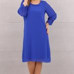 Chabrowa szyfonowa sukienka z ozdobnym rękawem