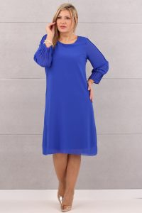 Chabrowa szyfonowa sukienka z ozdobnym rękawem