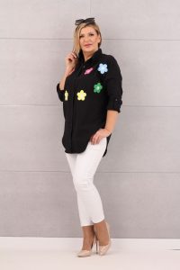 Luźna koszula w kolorowe kwiaty czarna