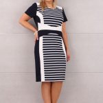 Elegancka granatowa sukienka w paski