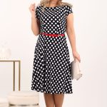 Granatowa sukienka w białe groszki z paskiem