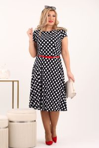 Granatowa sukienka w białe groszki z paskiem